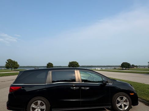 Used 2018 Honda Odyssey EX image 2