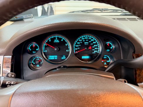 Used 2014 GMC Yukon Denali image 11