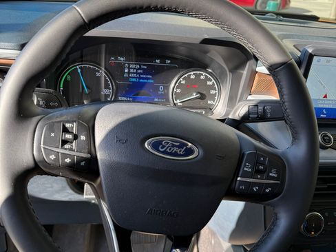 Used 2023 Ford Maverick Lariat w/ Lariat Luxury Package image 8