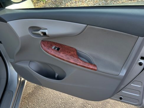 Used 2010 Toyota Corolla LE image 15