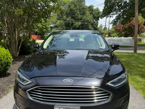 Used 2020 Ford Fusion SEL FWD image 2