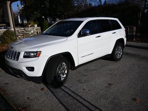 Used 2015 Jeep Grand Cherokee Limited w/ Luxury Group II image 4