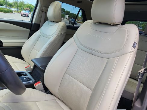 Used 2023 Ford Explorer Platinum w/ Technology Package AWD/4WD image 10