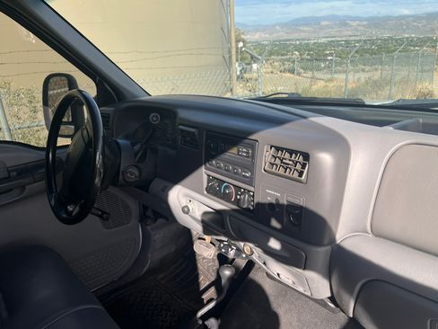 Used 2002 Ford F350 4x4 Regular Cab Super Duty image 9