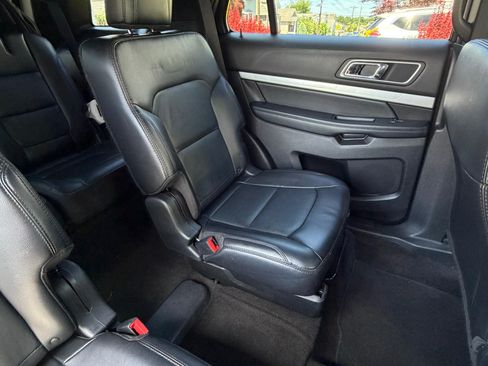 Used 2017 Ford Explorer XLT w/ Equipment Group 202A AWD/4WD image 11