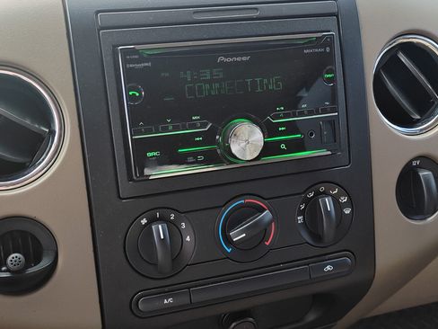 Used 2004 Ford F150 XLT RWD image 14