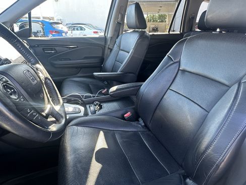 Used 2017 Honda Pilot Elite image 2