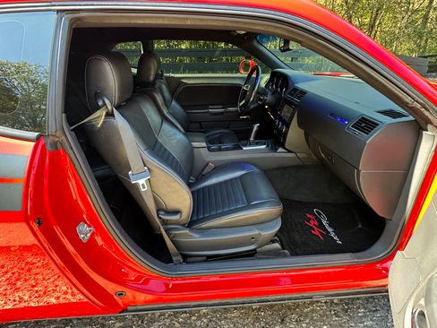 Used 2010 Dodge Challenger R/T image 22