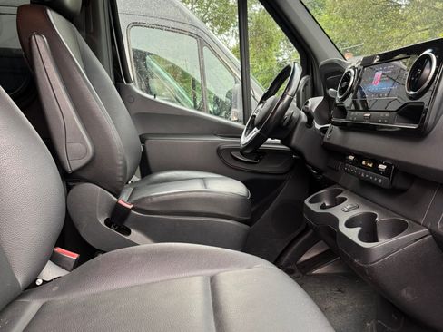 Used 2021 Mercedes-Benz Sprinter 2500 image 18