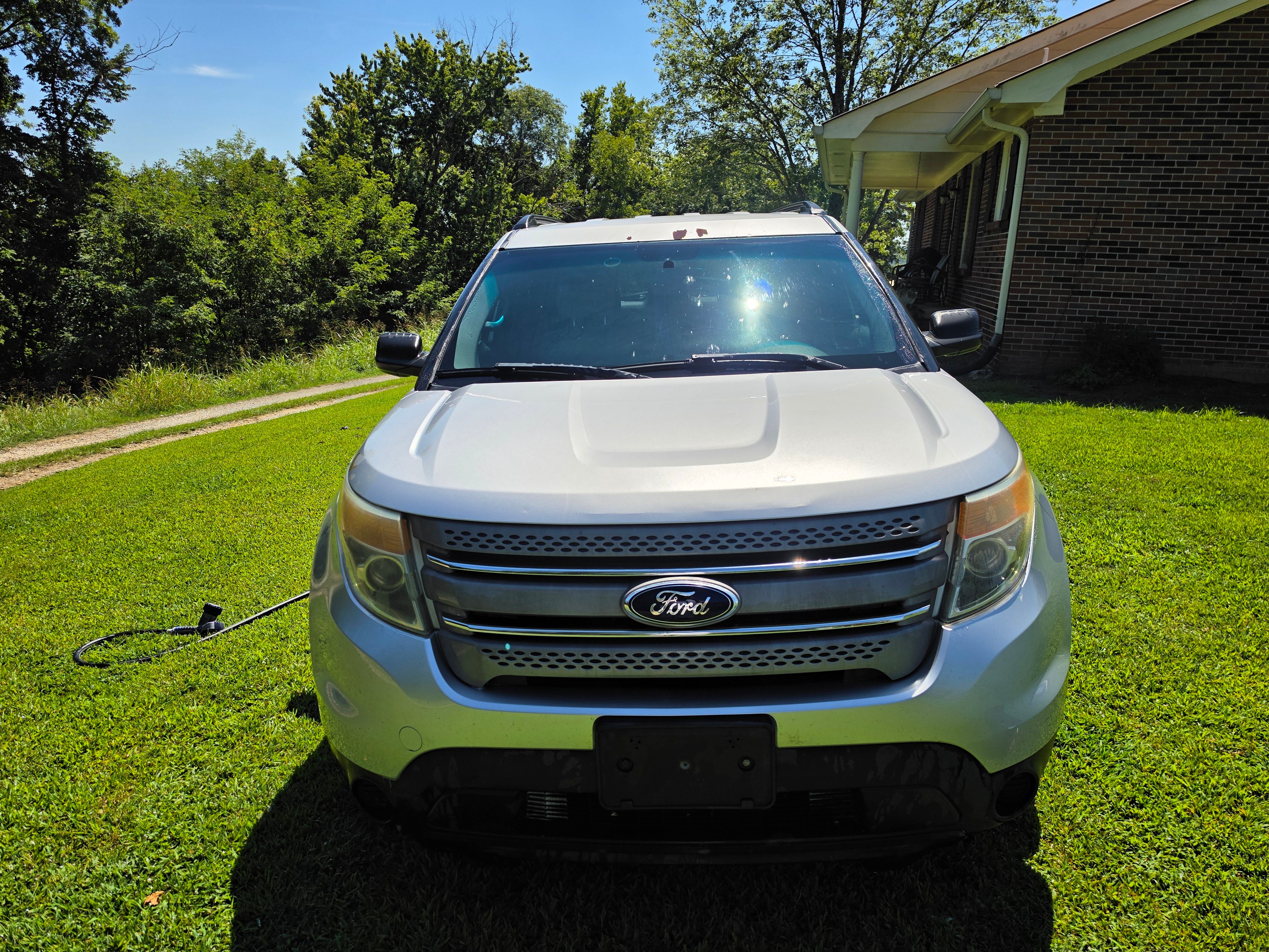 Used 2014 Ford Explorer FWD image 2