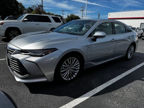 Used 2019 Toyota Avalon Limited w/ Advanced Safety Package image 4