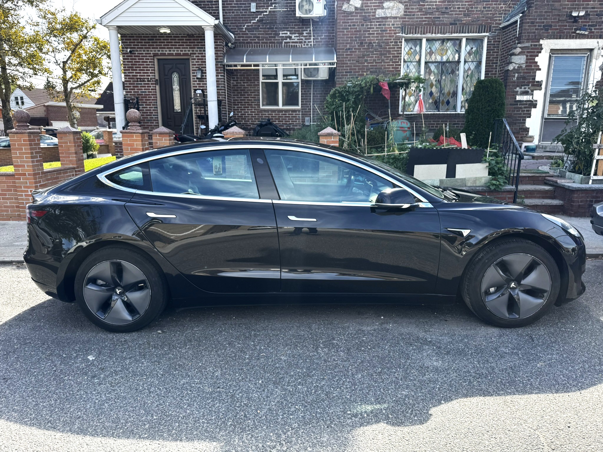 Used 2018 Tesla Model 3 Long Range RWD image 1