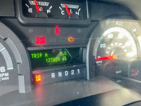 Used 2011 Ford E-350 and Econoline 350 XLT image 6