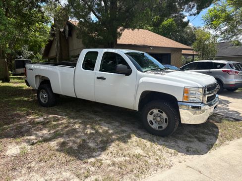 Used 2013 Chevrolet Silverado 2500 W/T AWD/4WD image 2
