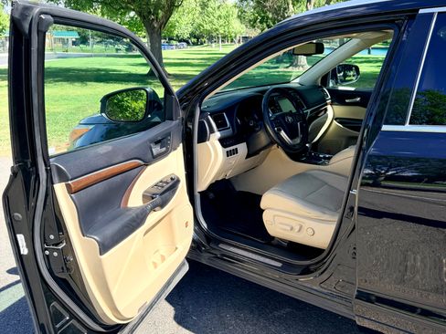 Used 2015 Toyota Highlander Limited Platinum image 11
