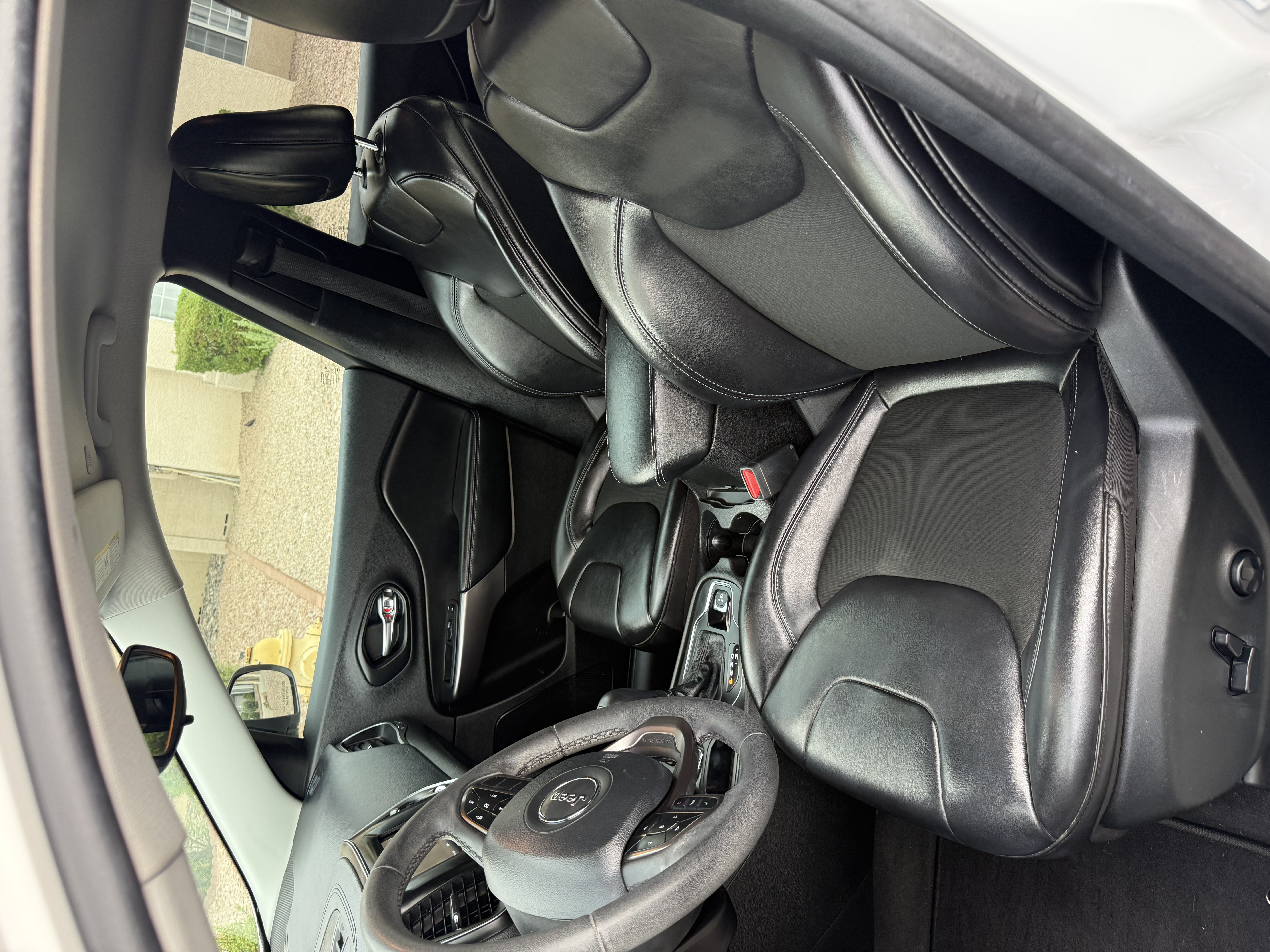 Used 2020 Jeep Cherokee Latitude Plus w/ Advanced Safety Group FWD image 6