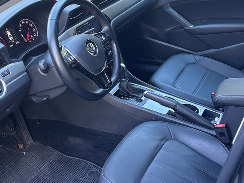 Used 2020 Volkswagen Passat 2.0T SE w/ Sunroof Package image 14