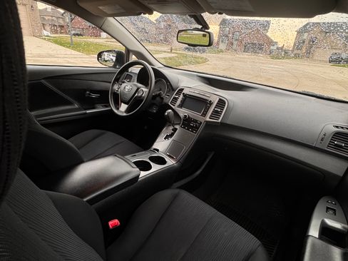 Used 2013 Toyota Venza LE AWD/4WD image 2