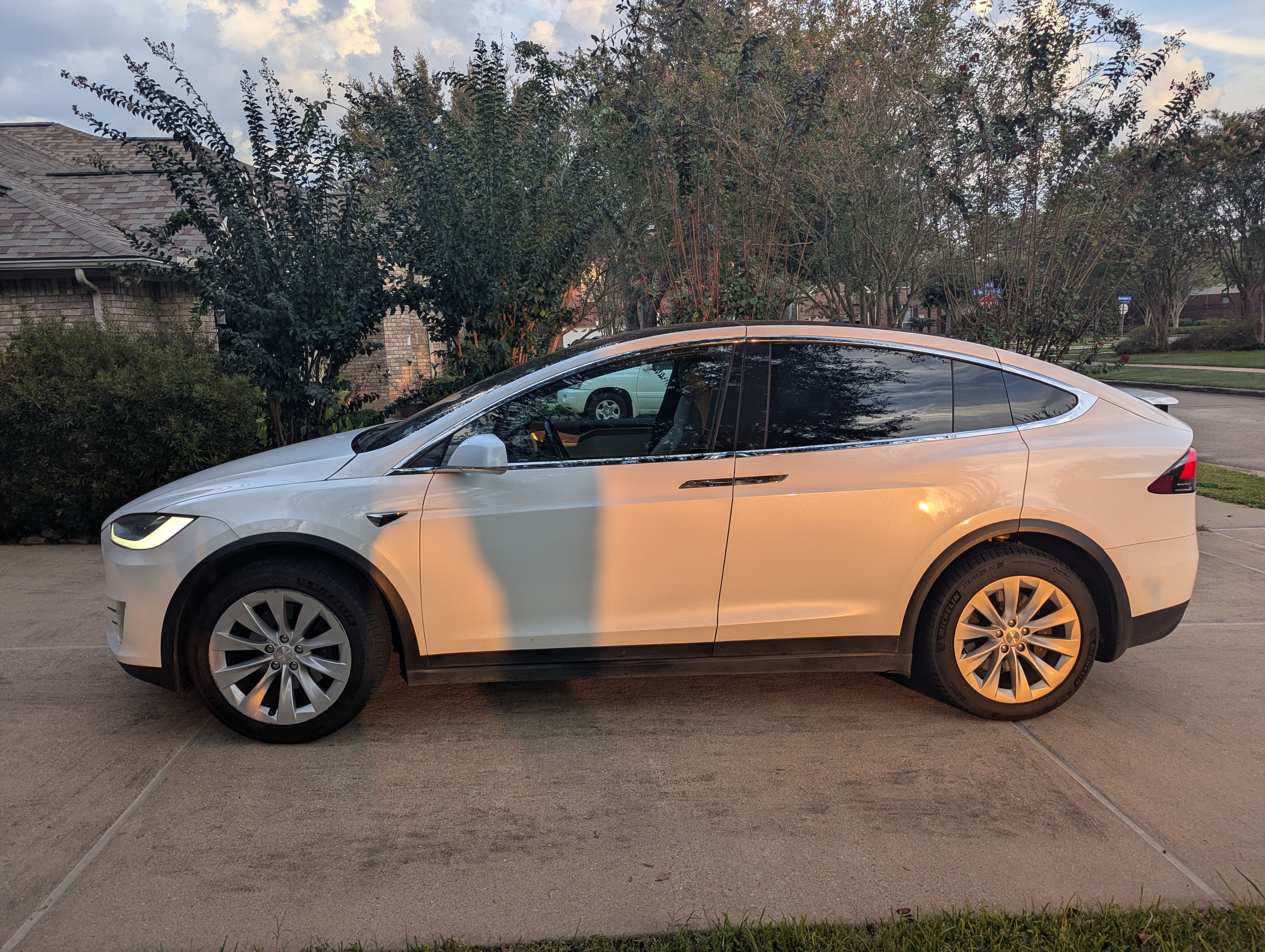 Used 2021 Tesla Model X Long Range AWD/4WD image 4