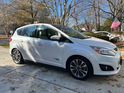 Used 2017 Ford C-MAX Energi Titanium w/ Equipment Group 501A image 2
