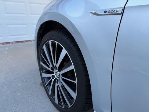 Used 2016 Volkswagen e-Golf SE image 10