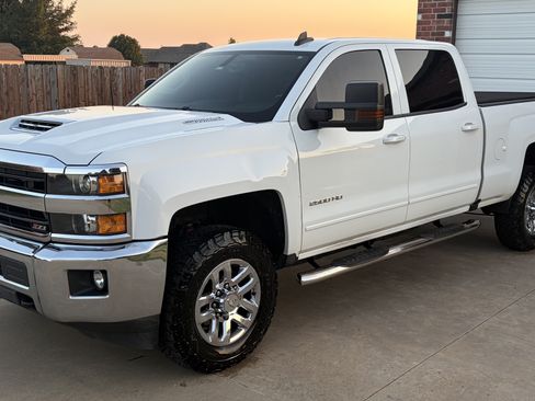 Used 2018 Chevrolet Silverado 2500 LT w/ LT Fleet Convenience Package AWD/4WD image 6