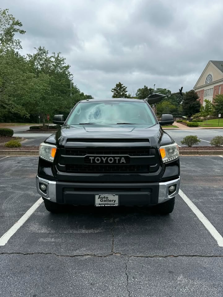 Used 2014 Toyota Tundra SR5 w/ SR5 Upgrade Package AWD/4WD image 5