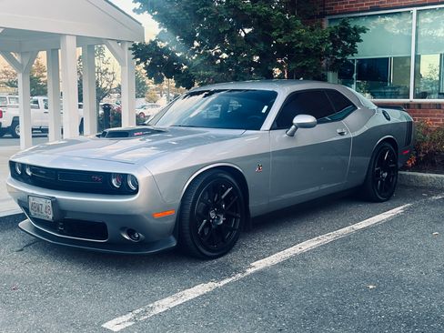 Used 2015 Dodge Challenger R/T Scat Pack RWD image 2