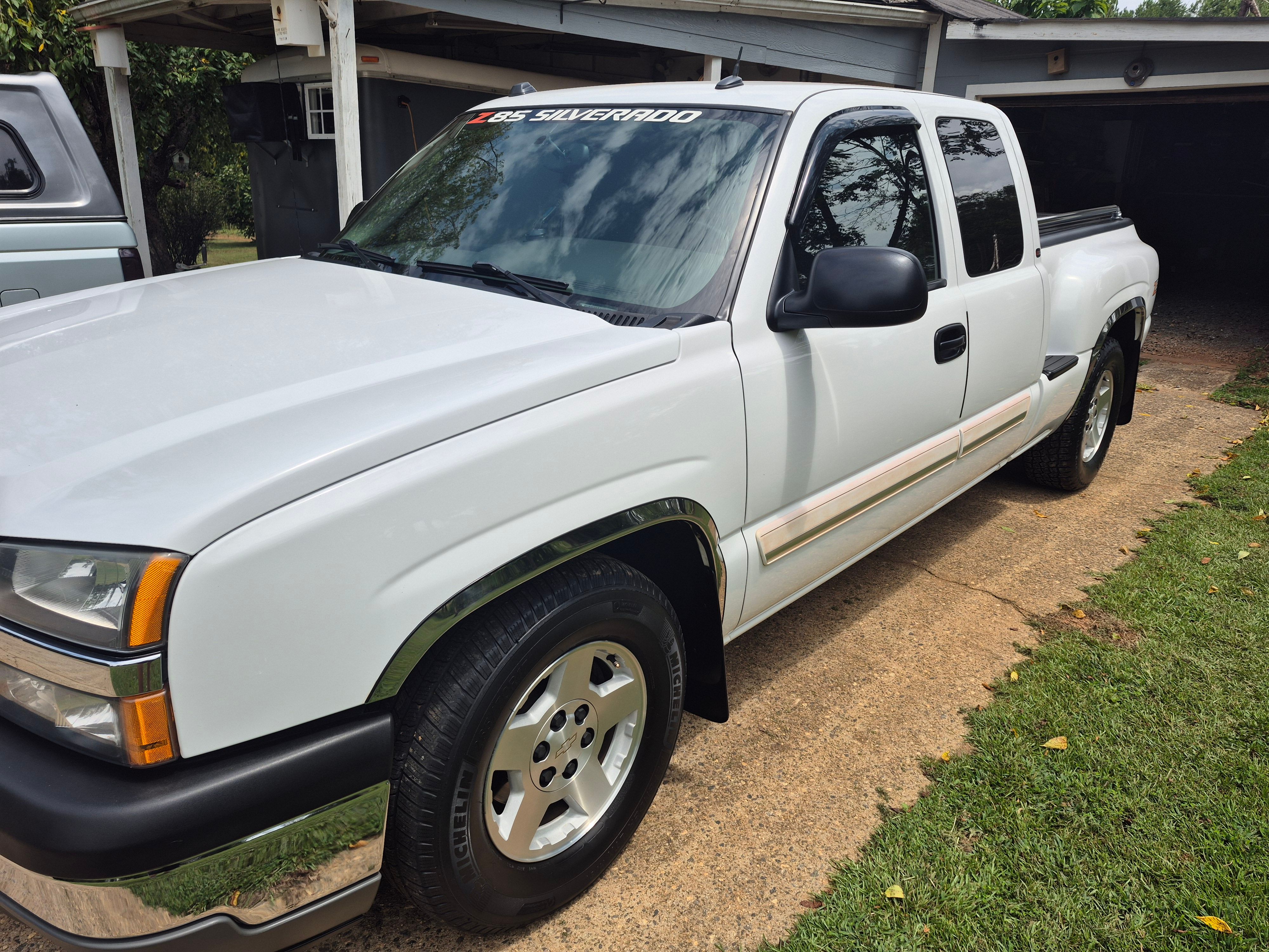 Used 2005 Chevrolet Silverado 1500 LS w/ Light Duty Power Package RWD image 2