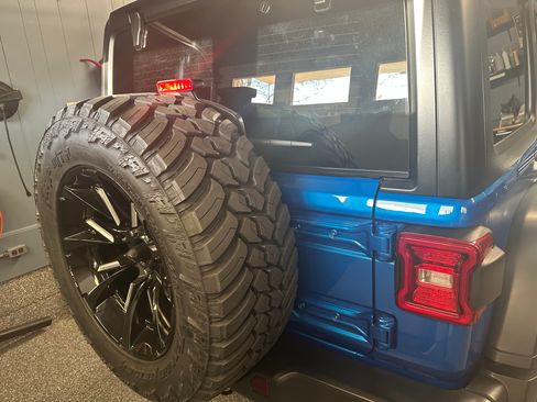 Used 2024 Jeep Wrangler Unlimited Rubicon w/ Convenience Group image 9