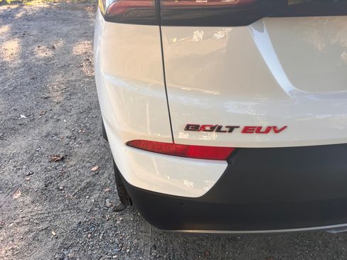 Used 2023 Chevrolet Bolt EUV LT w/ Convenience Package image 12