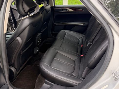 Used 2015 Lincoln MKZ Hybrid image 9