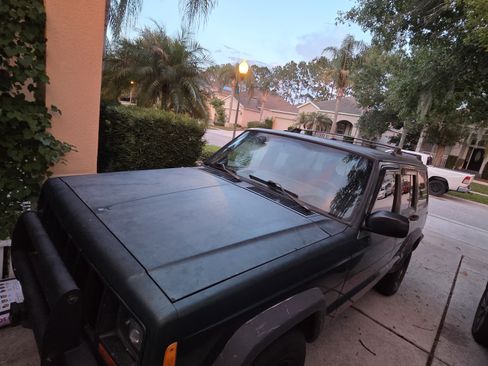 Used 2000 Jeep Cherokee SE RWD image 1