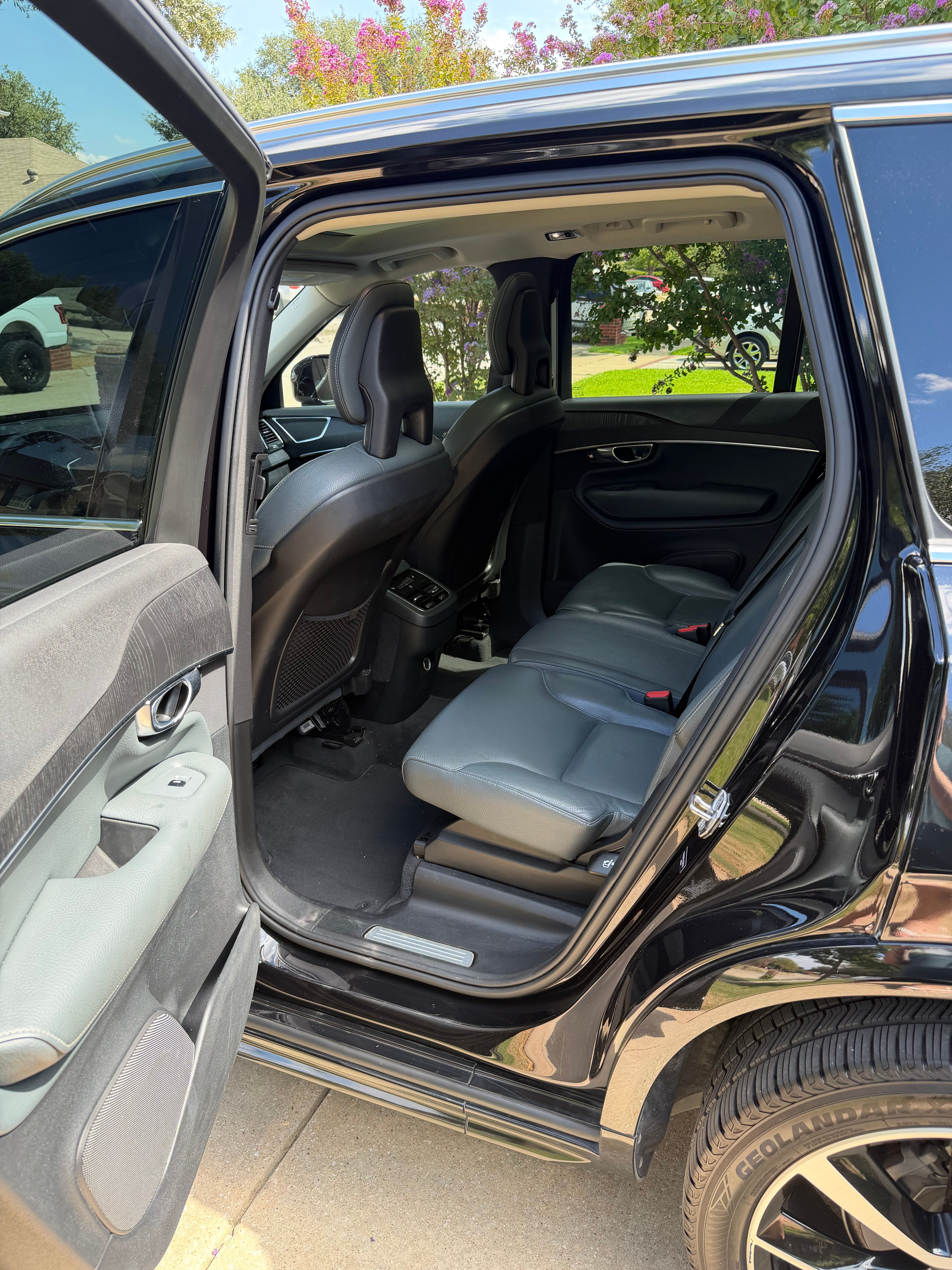 Used 2020 Volvo XC90 T6 Momentum w/ Protection Package AWD/4WD image 12