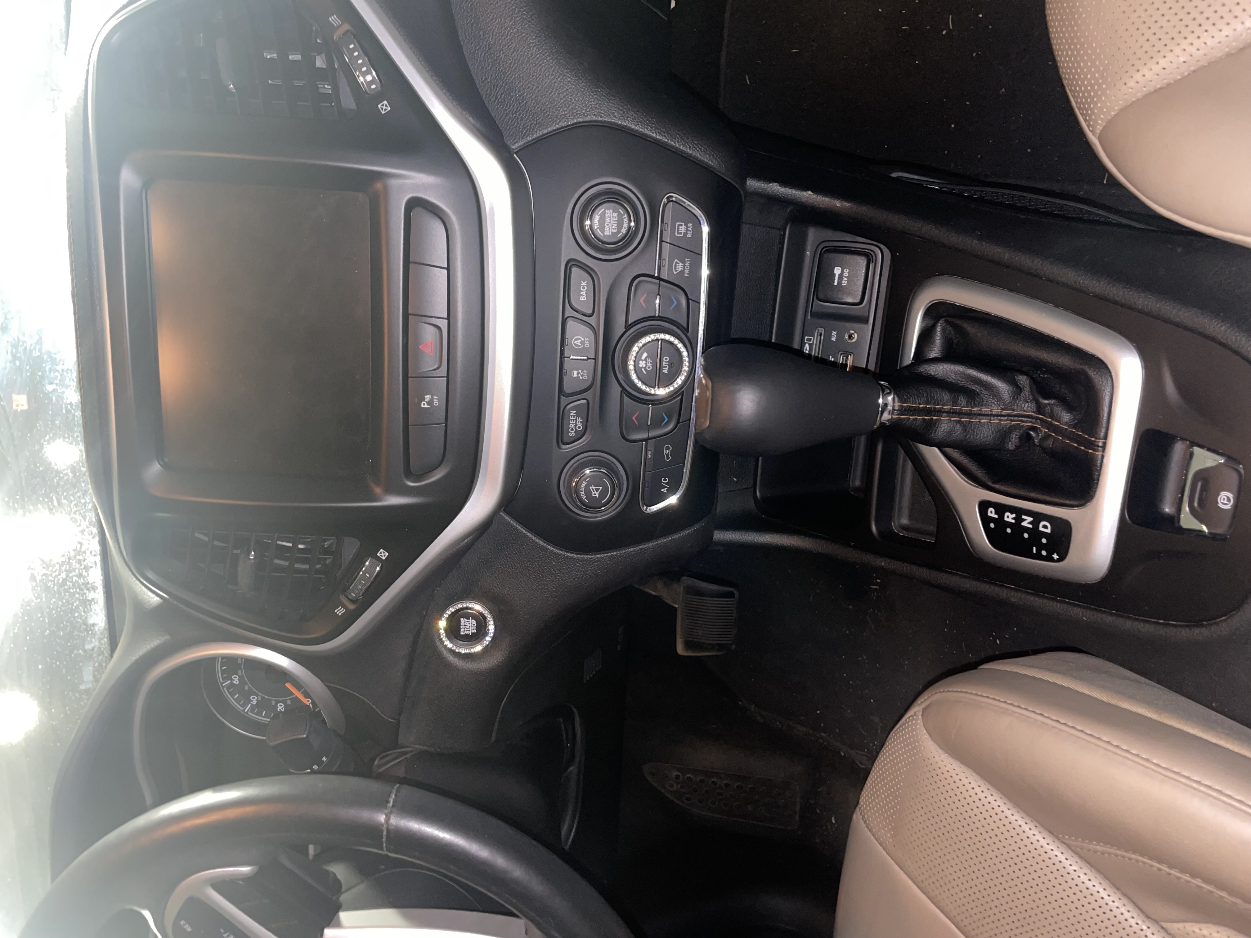 Used 2015 Jeep Cherokee Limited w/ Luxury Group FWD image 15