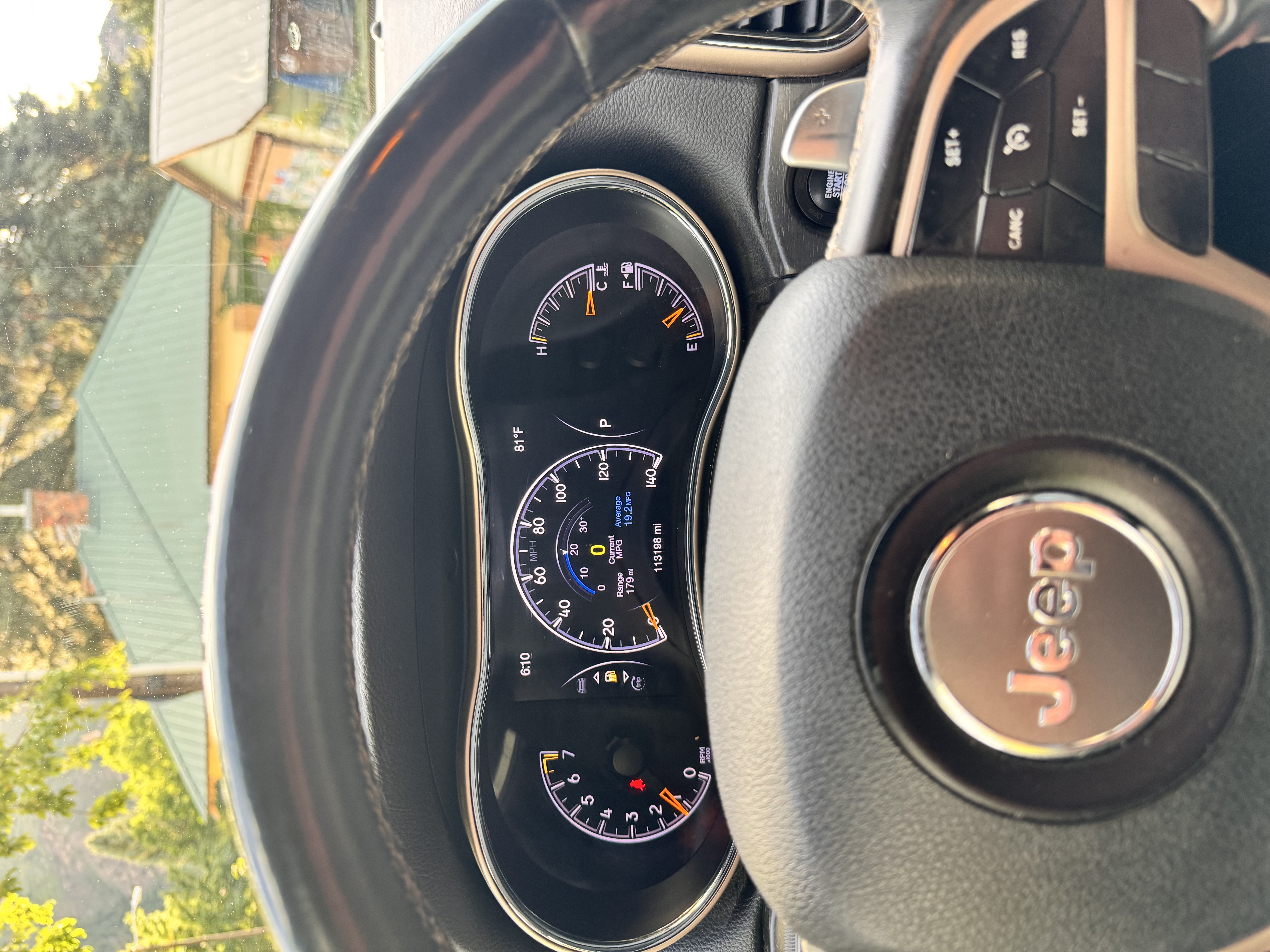 Used 2017 Jeep Grand Cherokee Limited AWD/4WD image 9