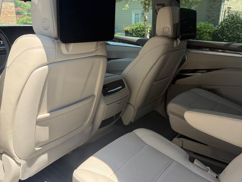 Used 2026 Cadillac Escalade Platinum Sport AWD/4WD image 4