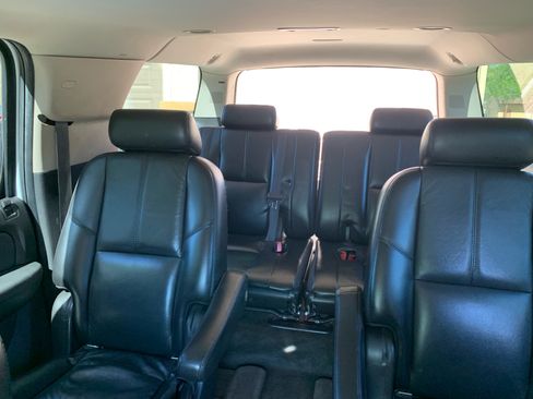 Used 2007 Chevrolet Suburban LT w/ LT Preferred Equipment Group image 8