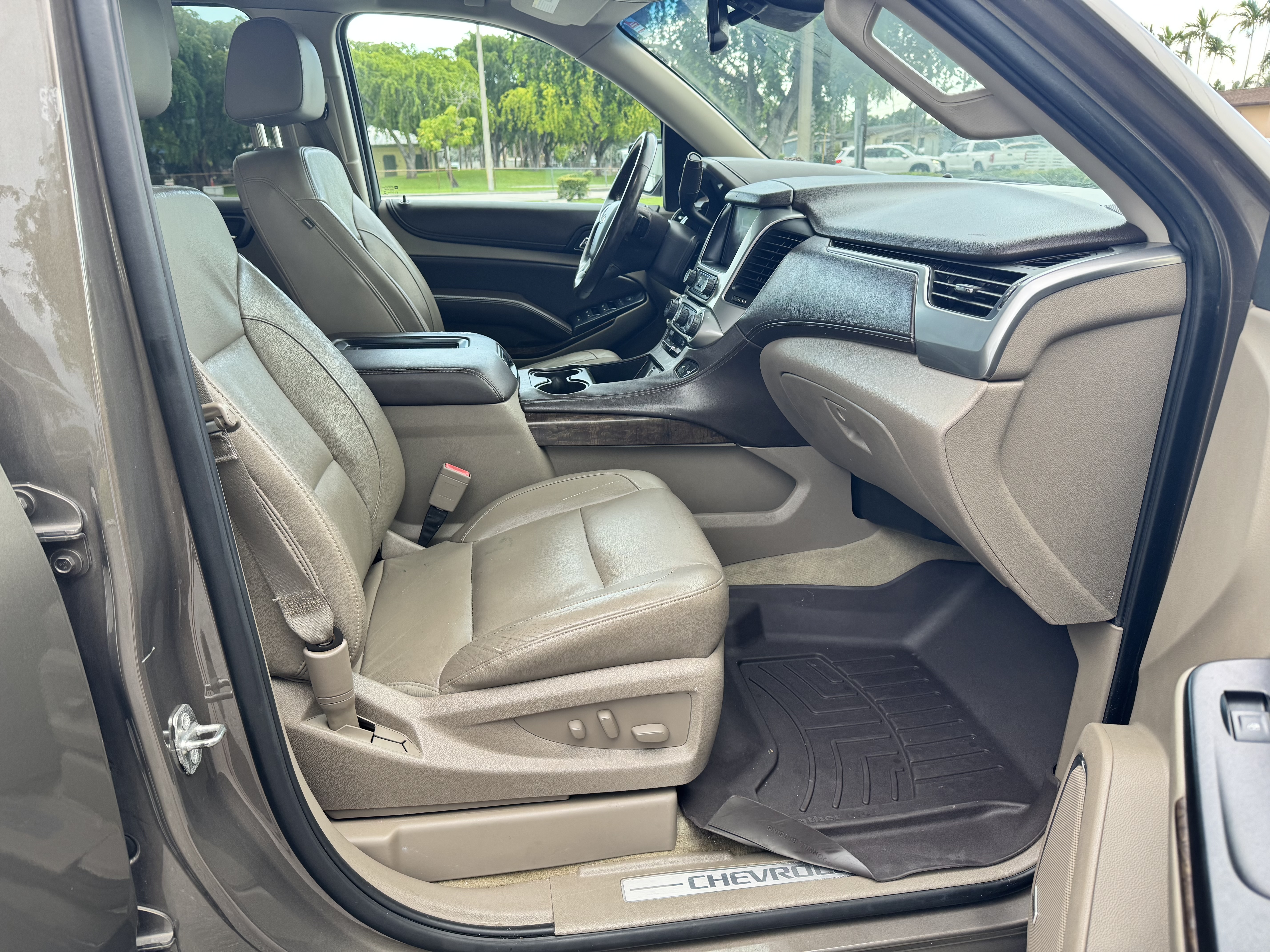 Used 2016 Chevrolet Suburban LT RWD image 10