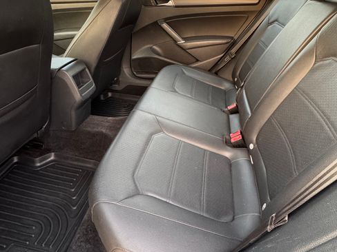 Used 2017 Volkswagen Passat 1.8T R-Line image 11