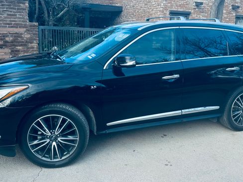 Used 2018 INFINITI QX60 FWD w/ Deluxe Technology Package image 2