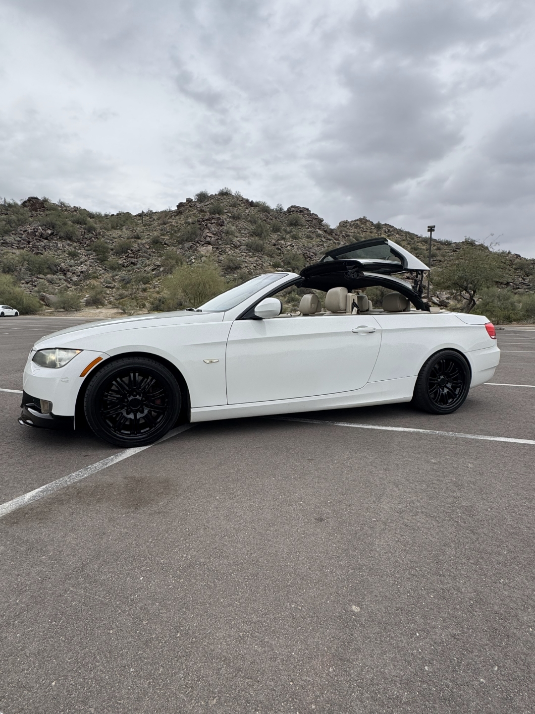 Used 2010 BMW 335i Convertible RWD image 5
