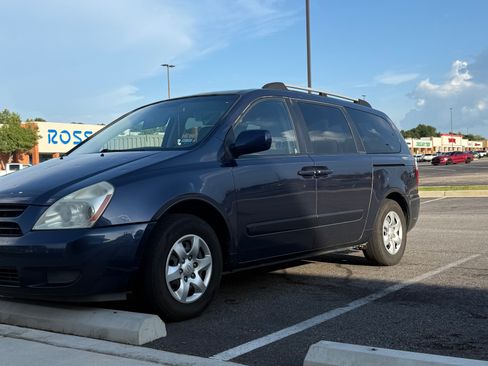 Used 2008 Kia Sedona LX FWD image 1