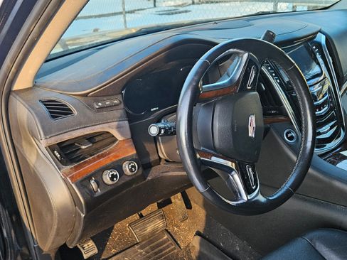 Used 2019 Cadillac Escalade Luxury image 8