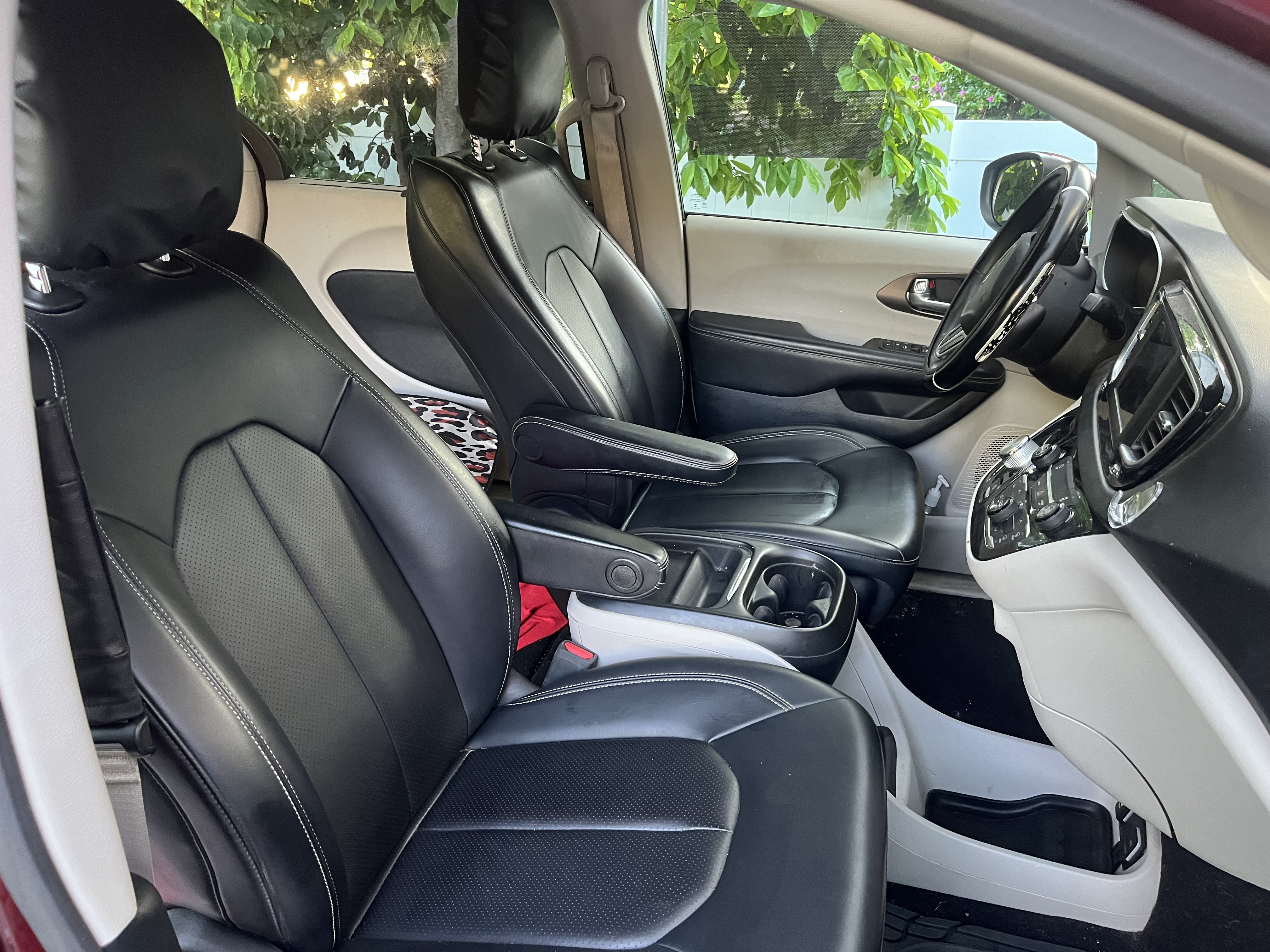 Used 2020 Chrysler Voyager Lxi FWD image 8