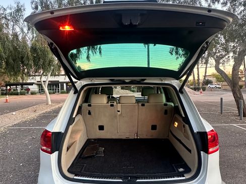 Used 2012 Volkswagen Touareg Hybrid image 16