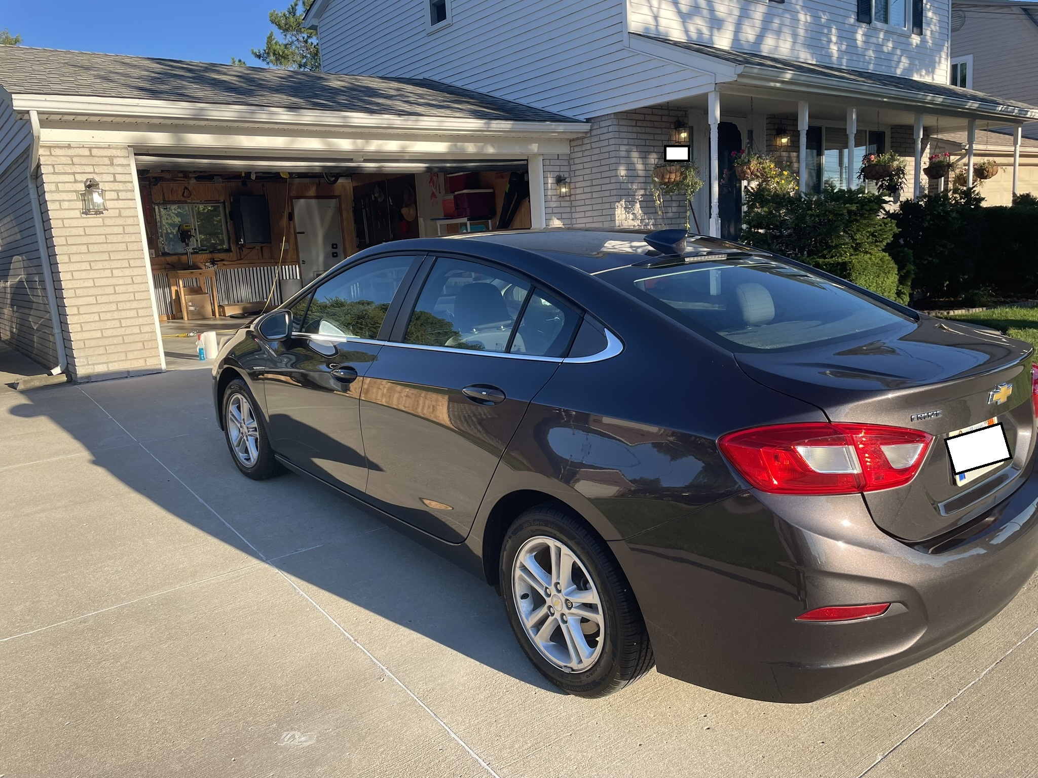 Used 2017 Chevrolet Cruze LT w/ Convenience Package FWD image 4