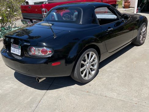 Used 2008 MAZDA MX-5 Miata Grand Touring w/ Premium Pkg RWD image 2