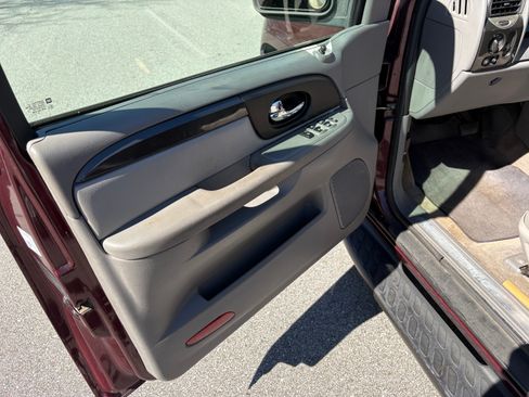 Used 2007 GMC Envoy SLE w/ Cargo Convenience Package image 8