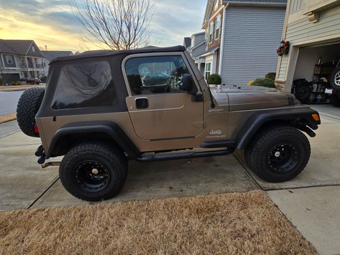 Used 2004 Jeep Wrangler 4WD w/ 30" Tire & Wheel Group image 2